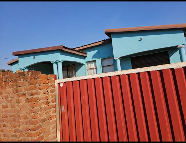 3 BEDROOM HOUSE FOR SALE IN MAKUMEKE